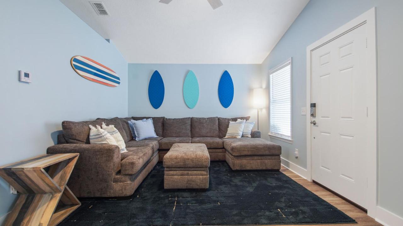 Red Neptune By Nautical Holiday home